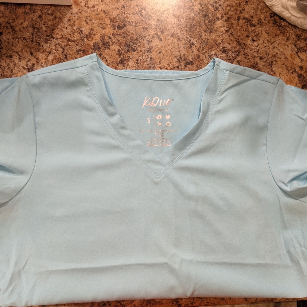 KD110 scrub top baby blue